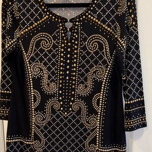 JM COLLECTION BLACK GOLD SILVER STUDDED DESIGN TOP SHORT SLEEVE SIZE SMALL